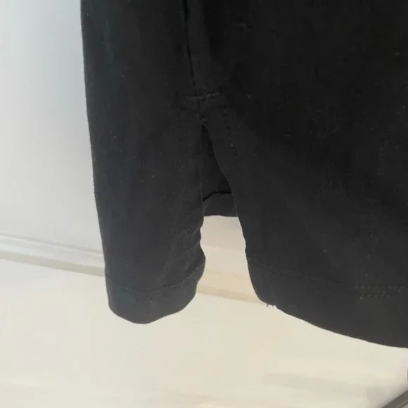 Basic Black Graphic Tee - Picture 5 of 6